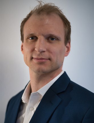 Tim Kaufmann 博士